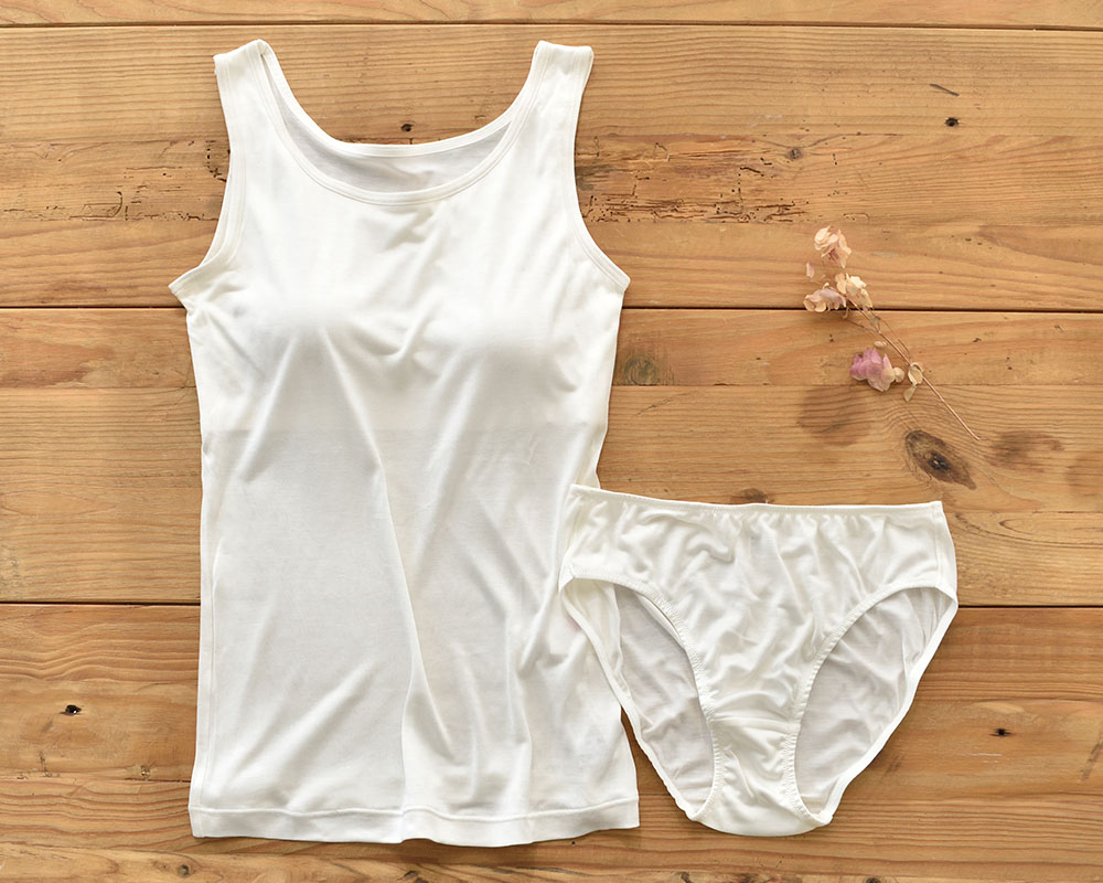 シルク100％ カップ付き タンクトップ 日本製 ゆるラク【ふわ肌シルク】